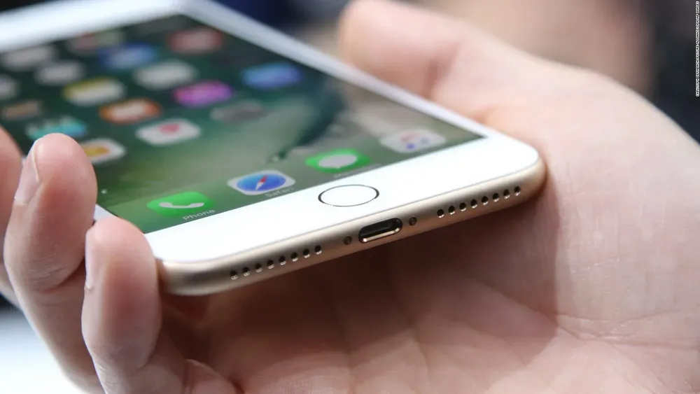 Tech We Lost in 2016: Vine, Meerkat and the Headphone Jack